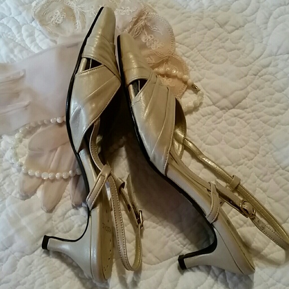 Yellow Cab Women's Dressy Shoes - Picture 6 of 8